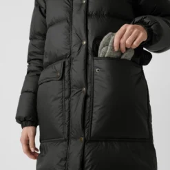 Veste Fjallraven Women Expedition Long Down Parka Basalt -Teva Boutique Expedition Long Down Parka W 86126 550 G DETAIL FJR